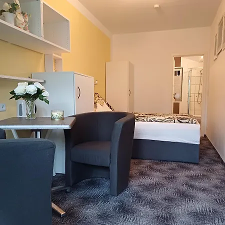 Konukevi Pension Mark 3*